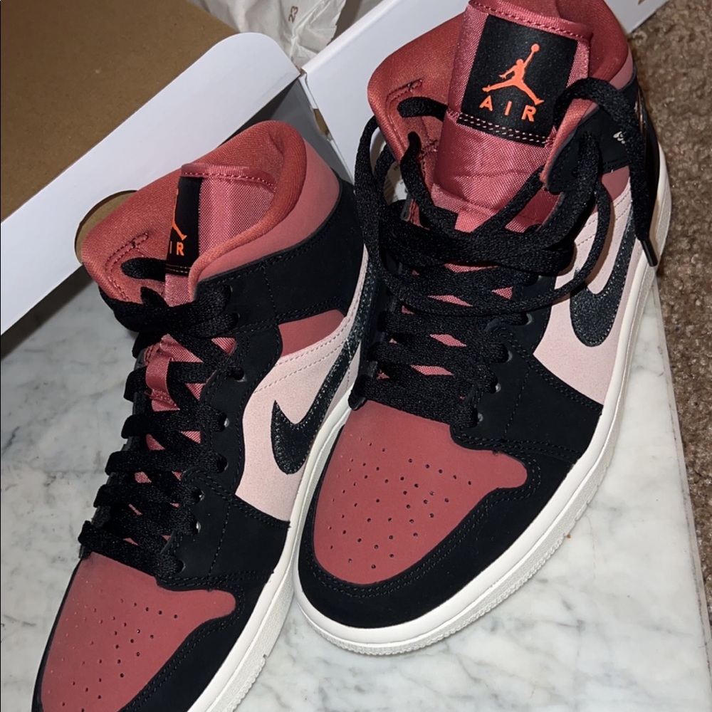 Jordan 1 mid Canyon Rust